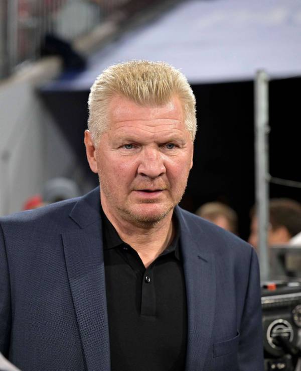 Stefan Effenberg am Rande des Bundesliga-Spiels FC Bayern München gegen den SC Freiburg.