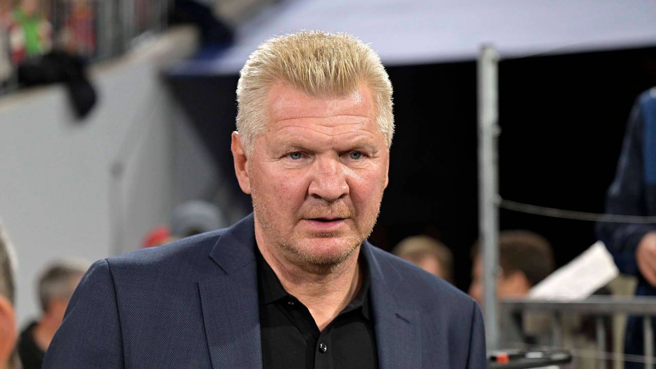 Stefan Effenberg am Rande des Bundesliga-Spiels FC Bayern München gegen den SC Freiburg.