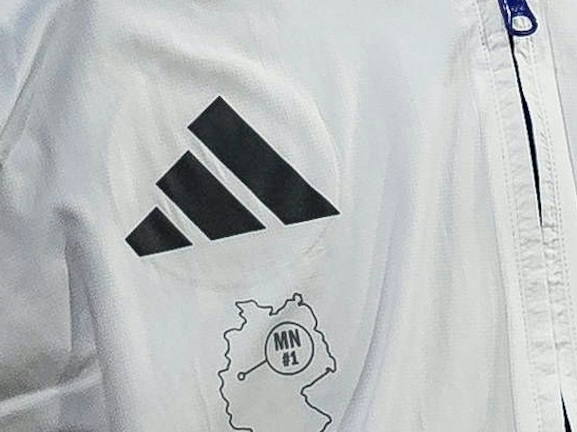 Auch auf der Jacke von Manuel Neuer war die kleine Deutschland-Karte zu sehen.