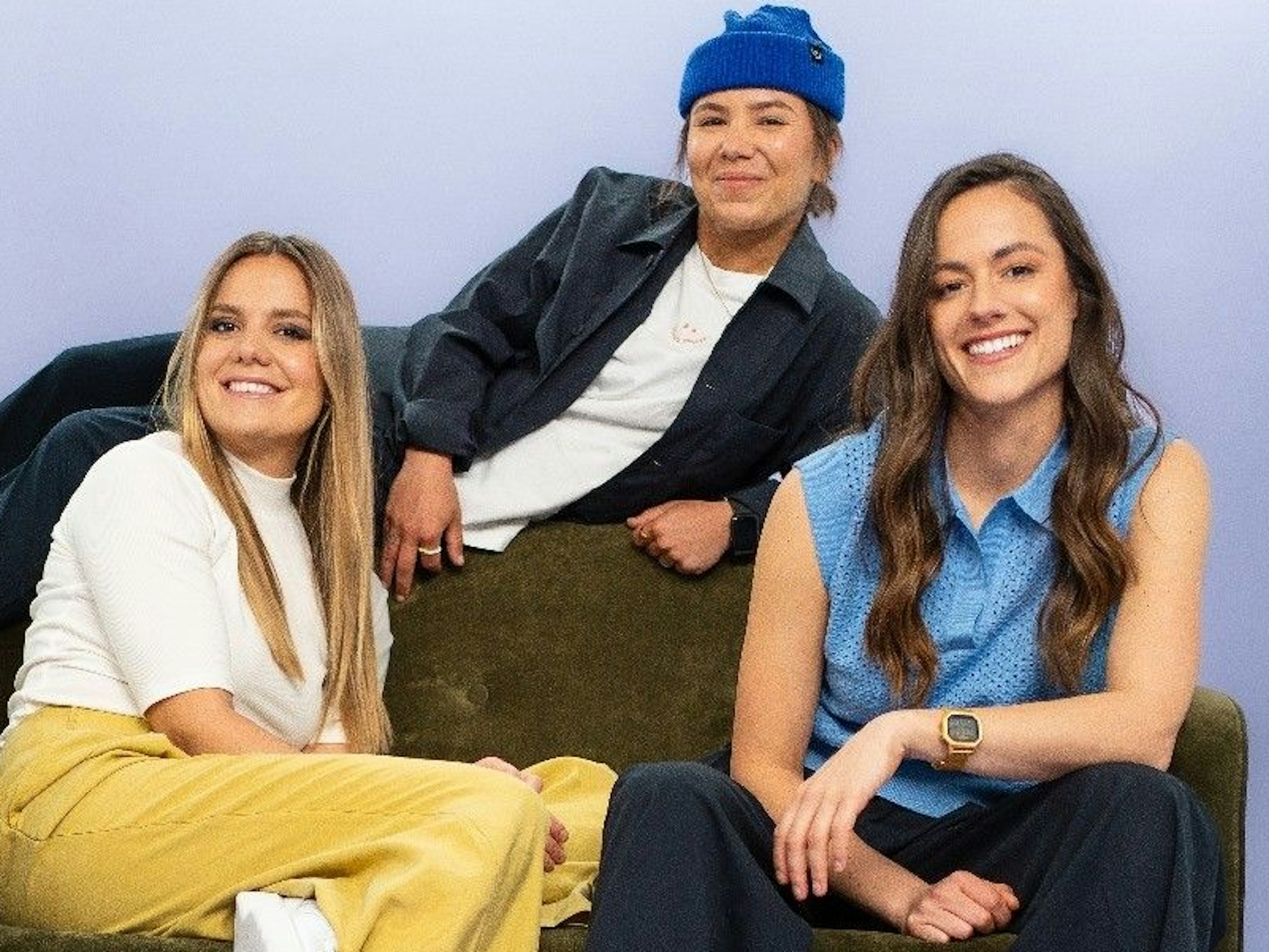 „LoveisLive“ geht wieder auf kleine Deutschland-Tour. Am 19. Juli 2024 gastiert das Trio um Podcasterin und Autorin Ricarda Hofmann („Busenfreundin“), Ex-„Princess Charming“ Irina Schlauch und Content Creatorin Miriam Bouaouina in Köln.