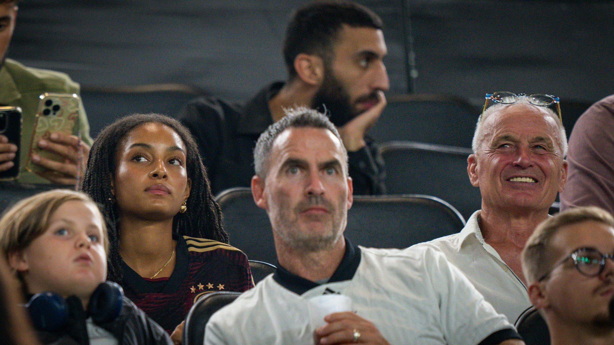 Aaliyah Freundin von Florian Wirtz und Hans-Joachim Wirtz Vater von Florian Wirtz beim Spiel Deutschland gegen Frankreich 2023.