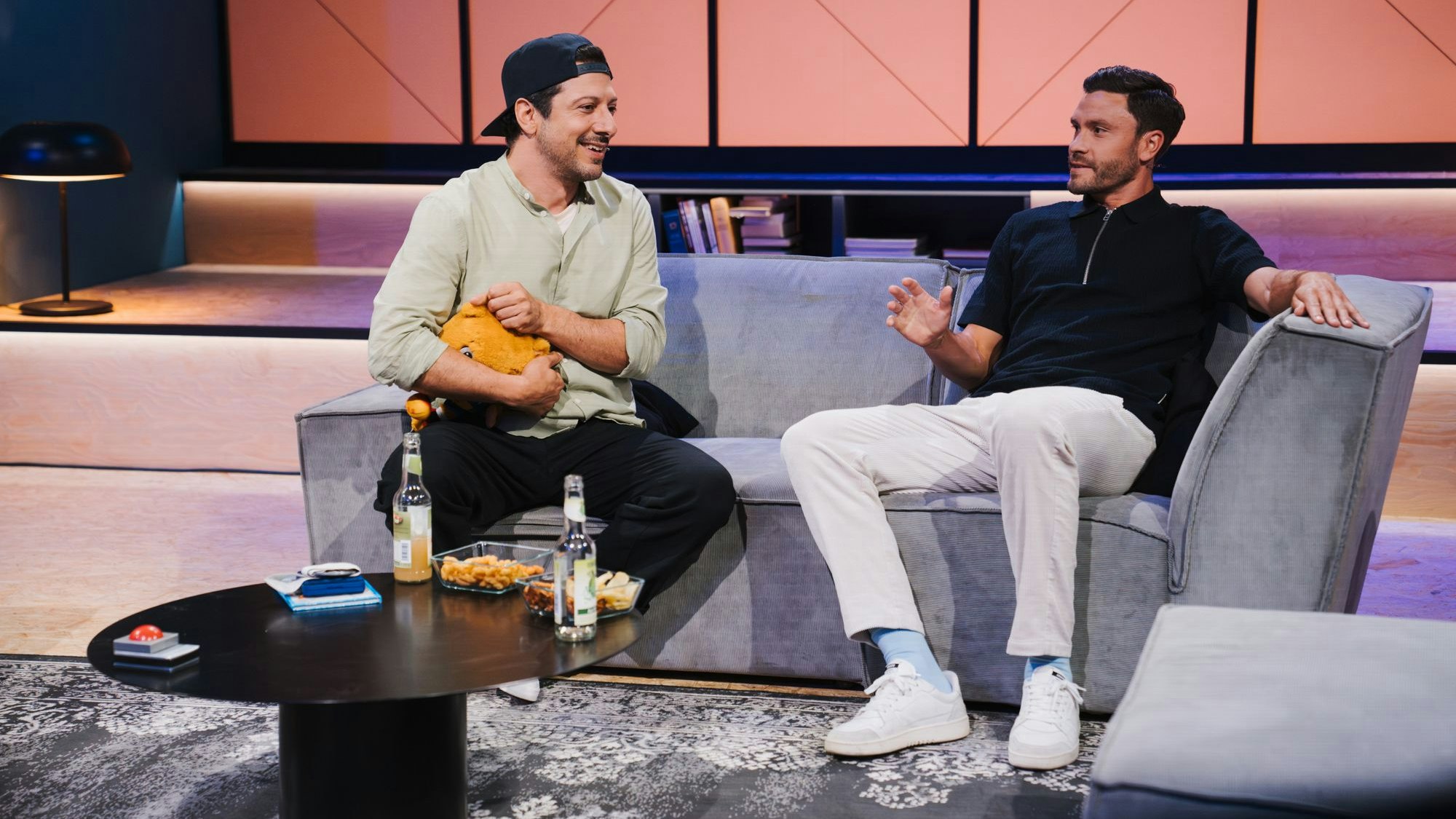Jonas Hector mit Fahri Yardim bei der EM-Show.