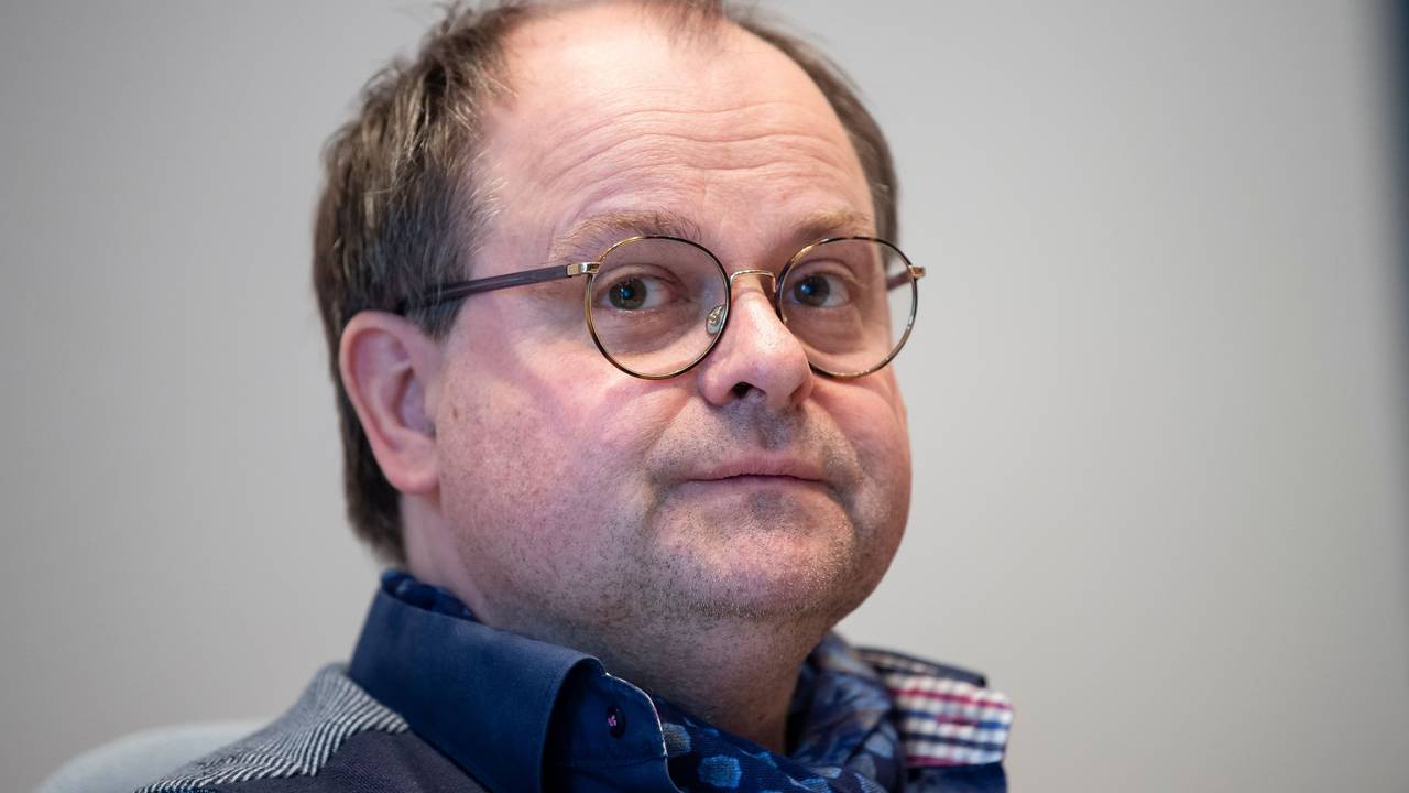 Markus Majowski blickt in die Kamera.