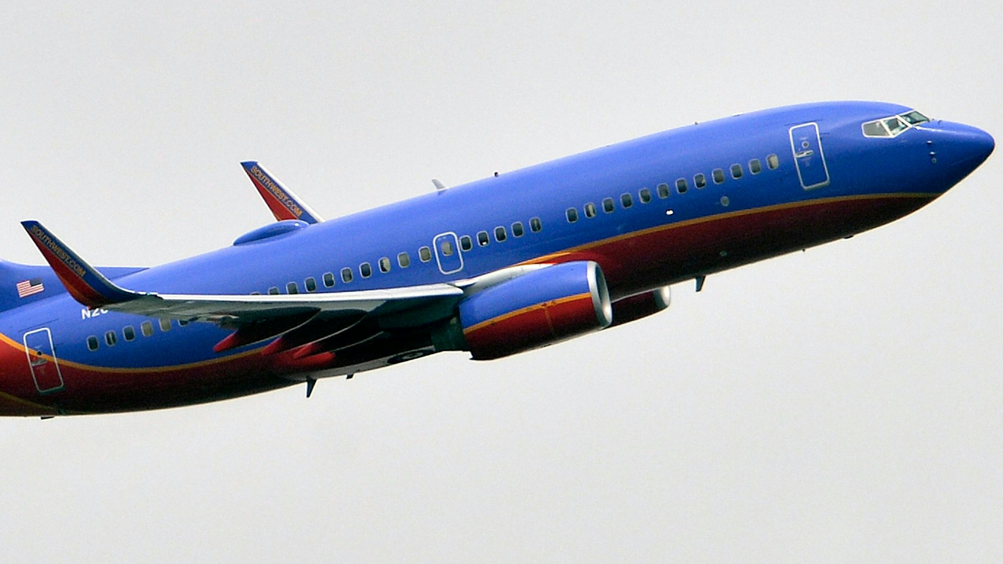 Die Southwest Airlines Boeing 737-7H4 fliegt vom LaGuardia Flughafen in New York, USA, ab, hier im September 2012.