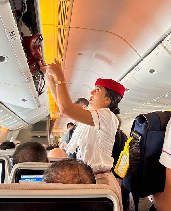 Manchmal brauchen Flugbegleiterinnen Nerven wie Drahtseile (Symbolbild).