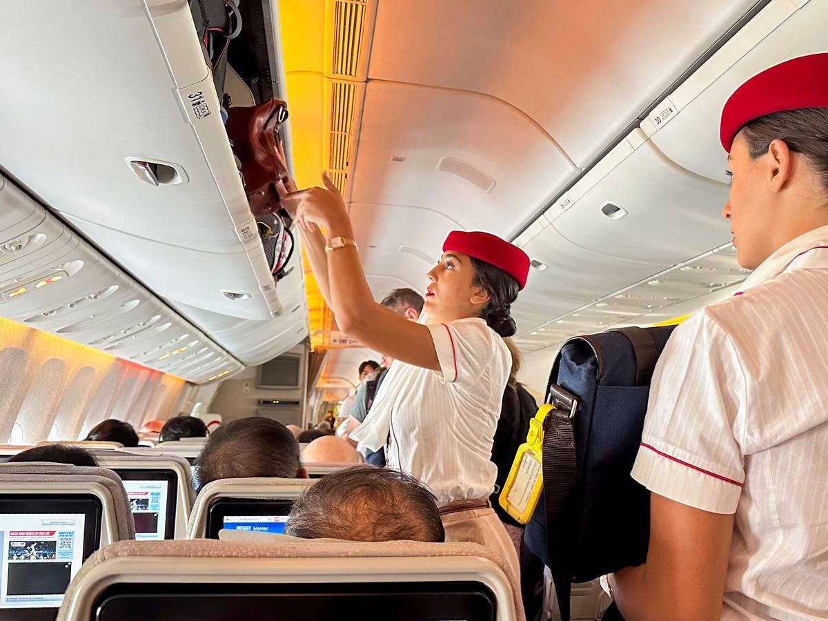 Manchmal brauchen Flugbegleiterinnen Nerven wie Drahtseile (Symbolbild).