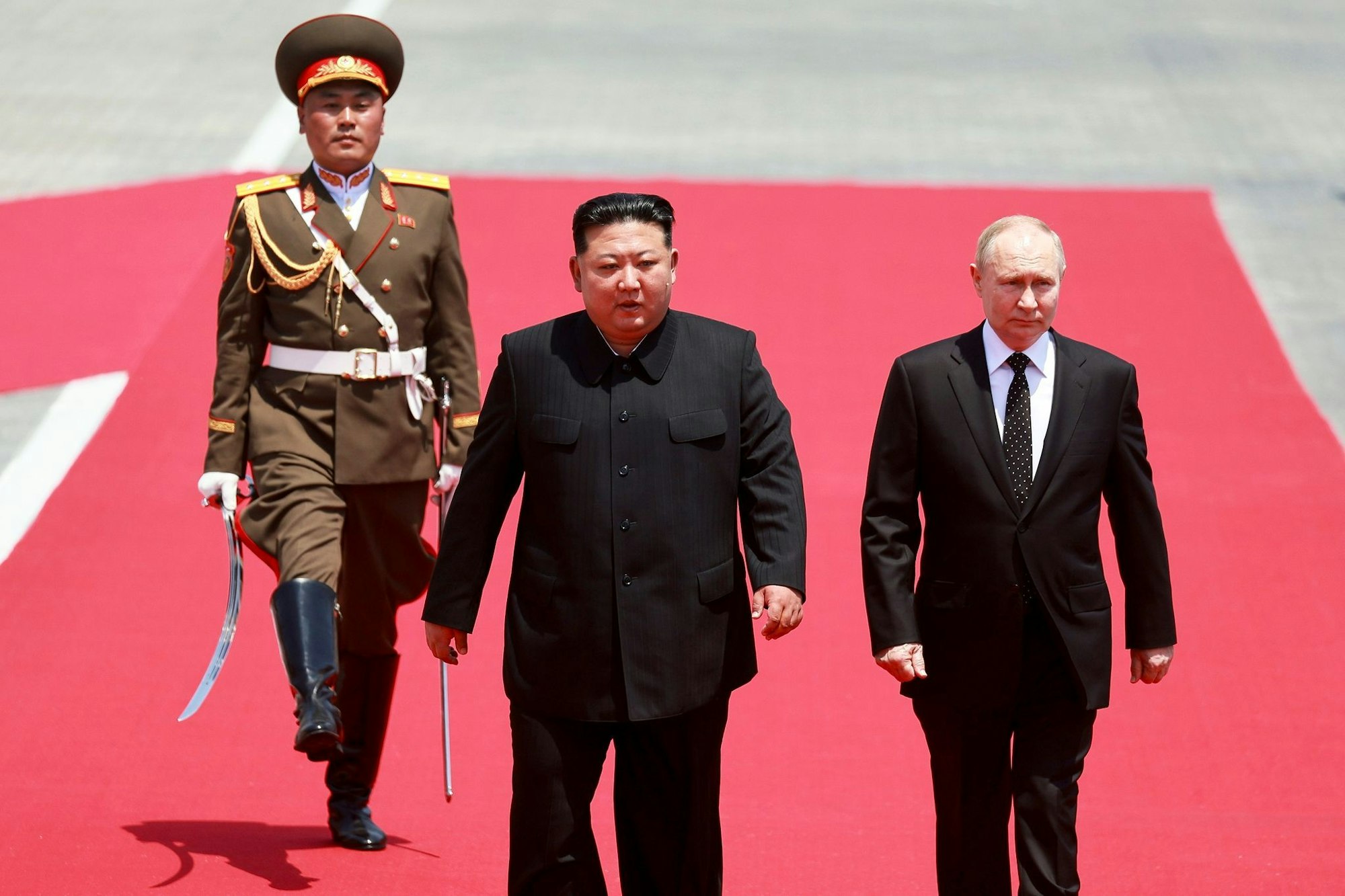 Russlands Präsident Wladimir Putin (r) und Nordkoreas Machthaber Kim Jong Un wollen ihr Partnerschaft stärken.