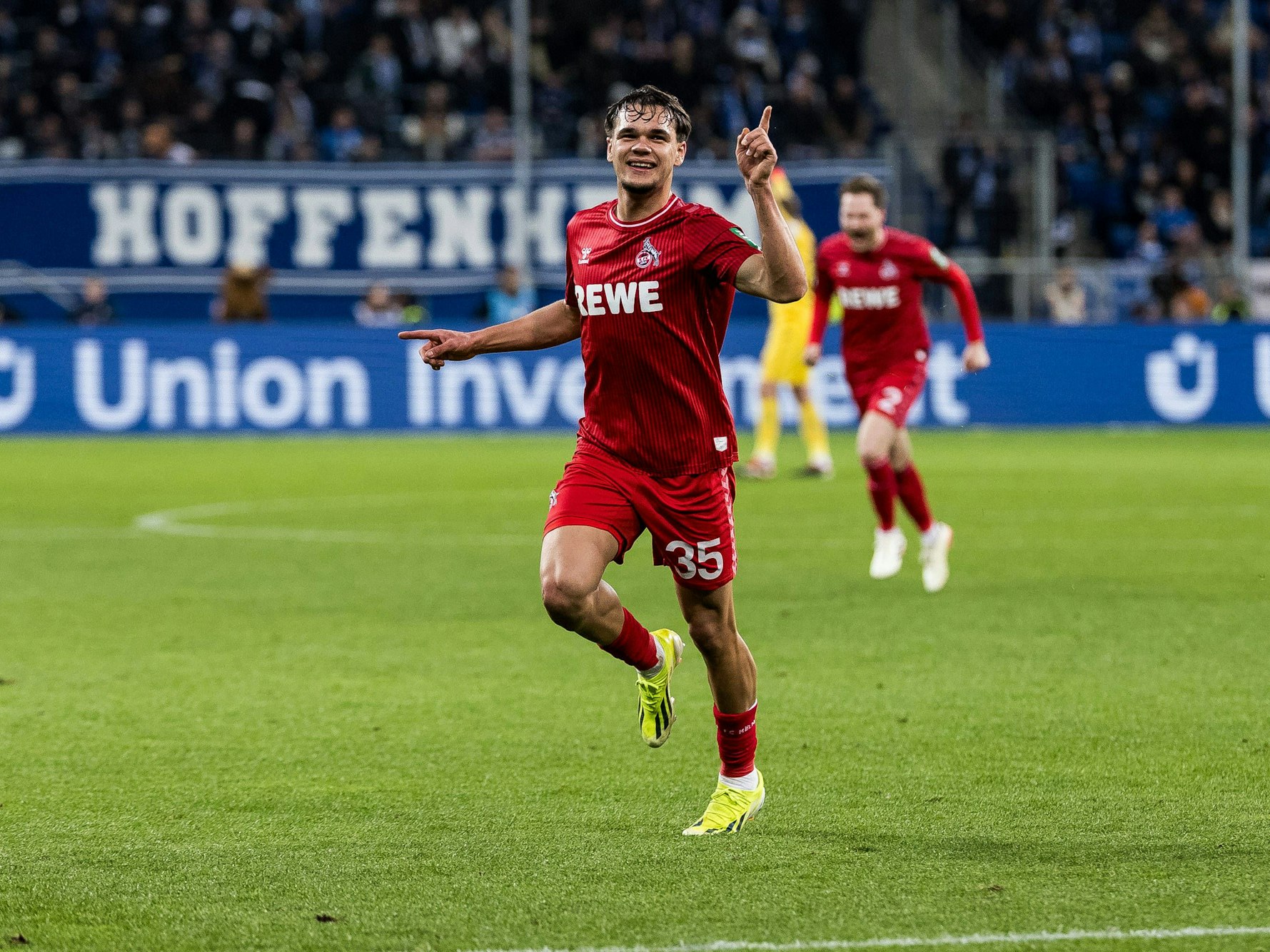 Max FInkgräfe jubelt über sein erstes Tor für den FC.