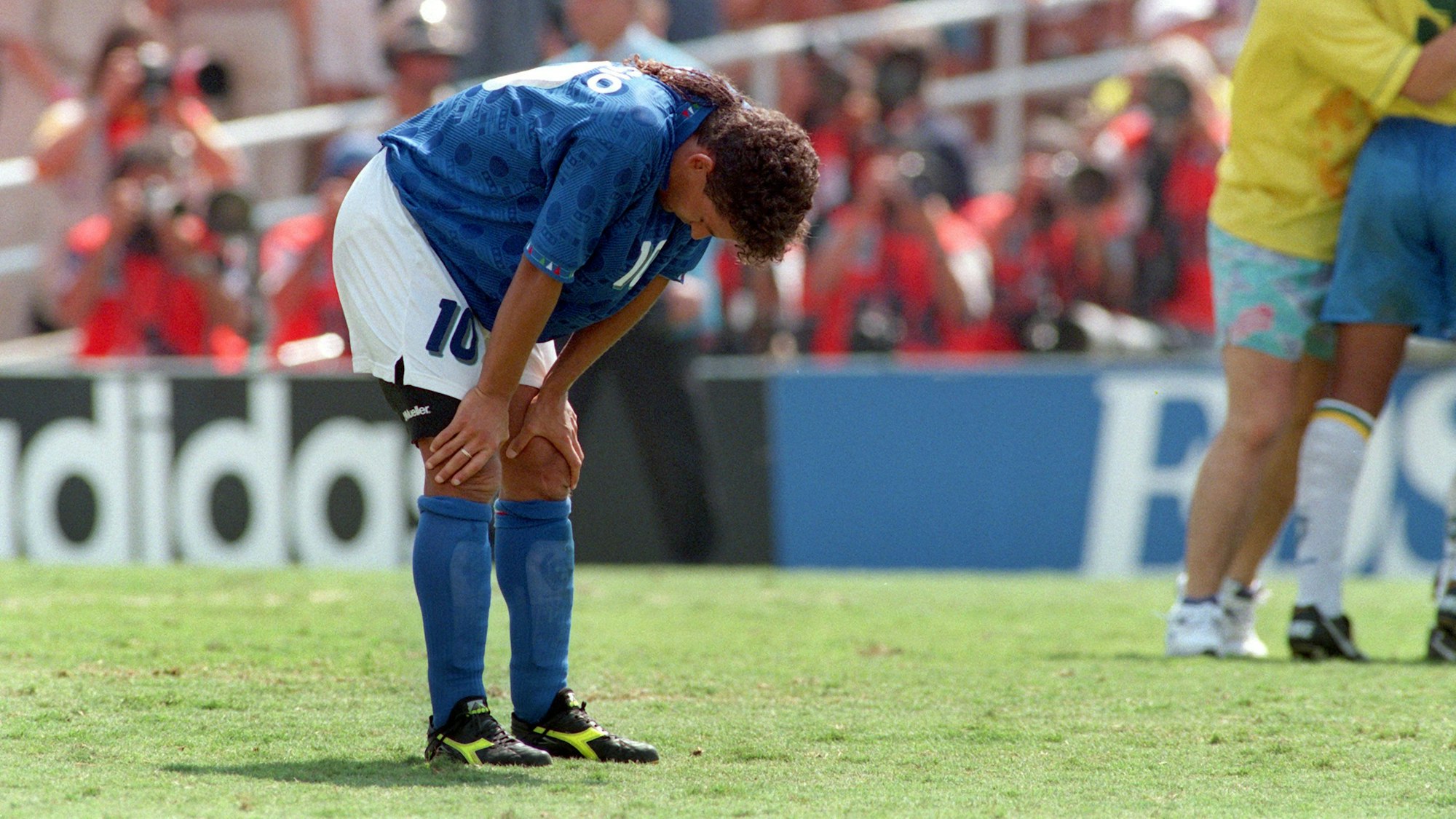 Roberto Baggio nach seinem verschossenen Elfmeter im WM-Finale 1994.