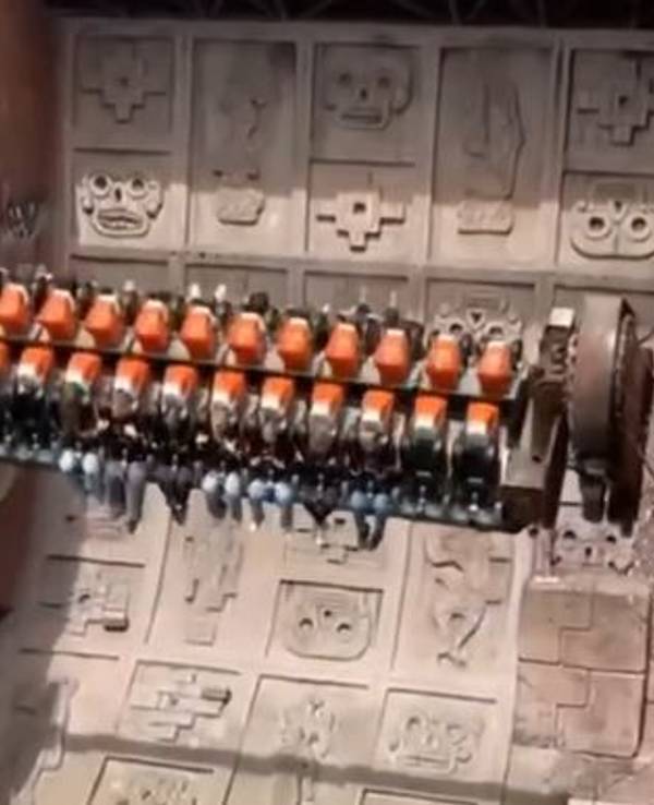 Screenshot aus einem Video, das die Fahrt der Phantasialand-Attraktion Talocan zeigt.