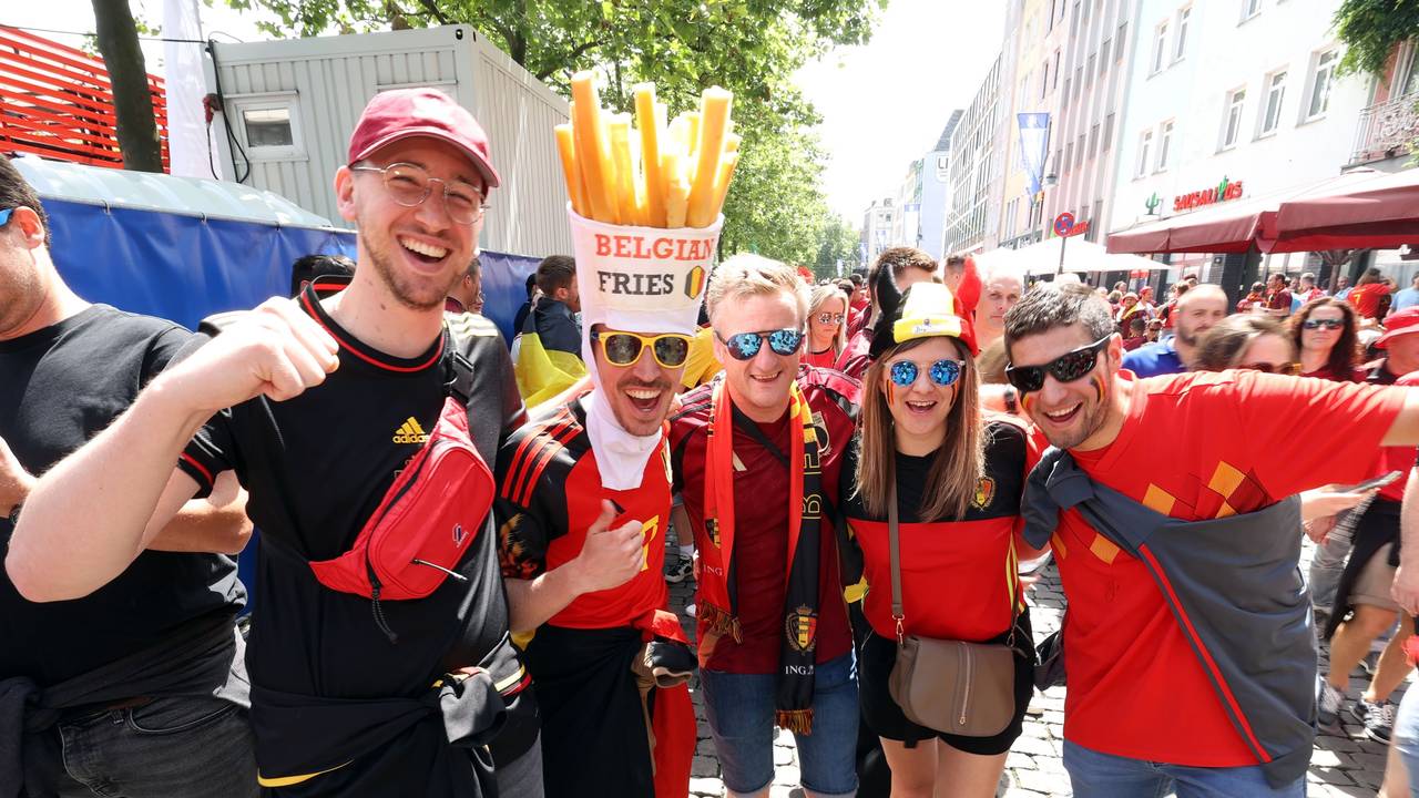 Belgische Fans, die mit ihrer Mannschaft zum Spiel nach Köln gereist sind.