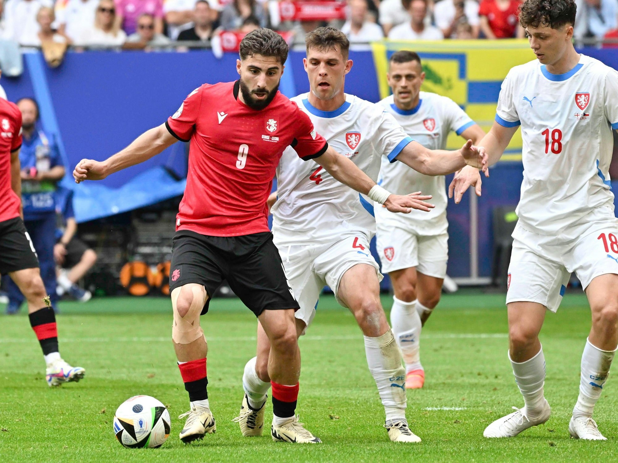 Georgiens Zuriko Davitashvili im Duell mit Tschechiens Robin Hranác