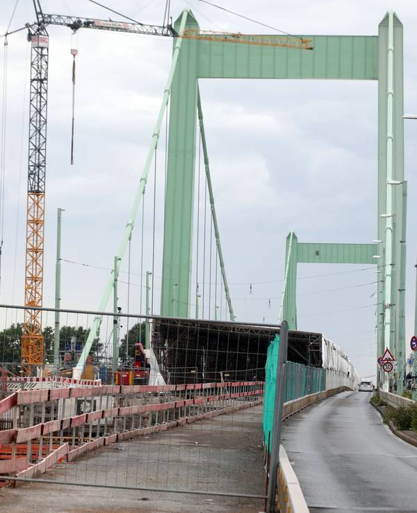Die Baustelle auf der Mülheimer Brücke. Das Kölner Nadelöhr wird saniert.