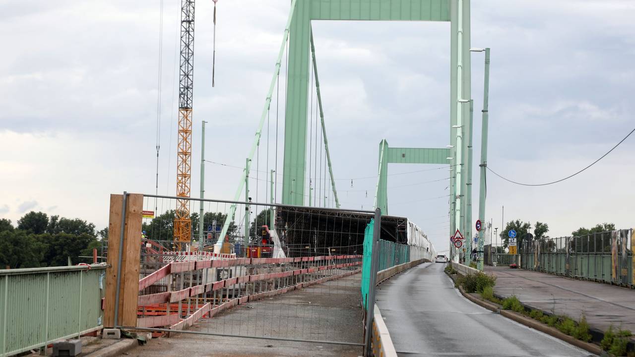 Die Baustelle auf der Mülheimer Brücke. Das Kölner Nadelöhr wird saniert.
