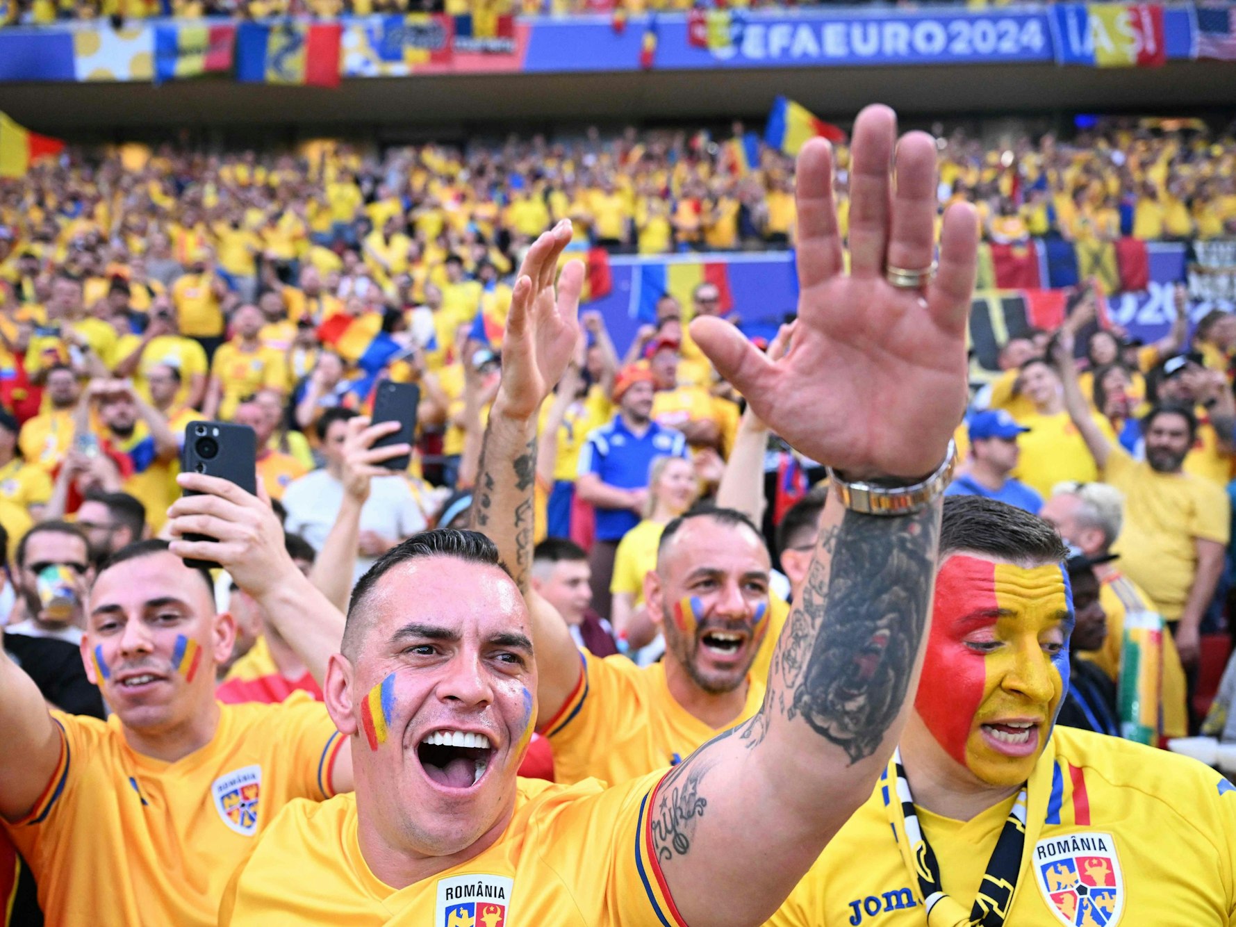 Fans aus Rumänien in Köln.