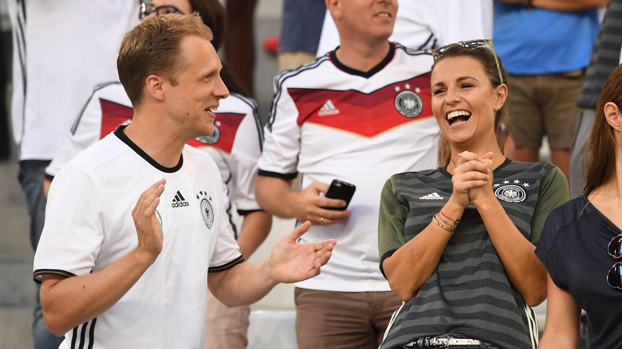 Oliver Pocher und Laura Wontorra 2016 beim EM-Halbfinale zwischen Deutschland und Frankreich in Marseille