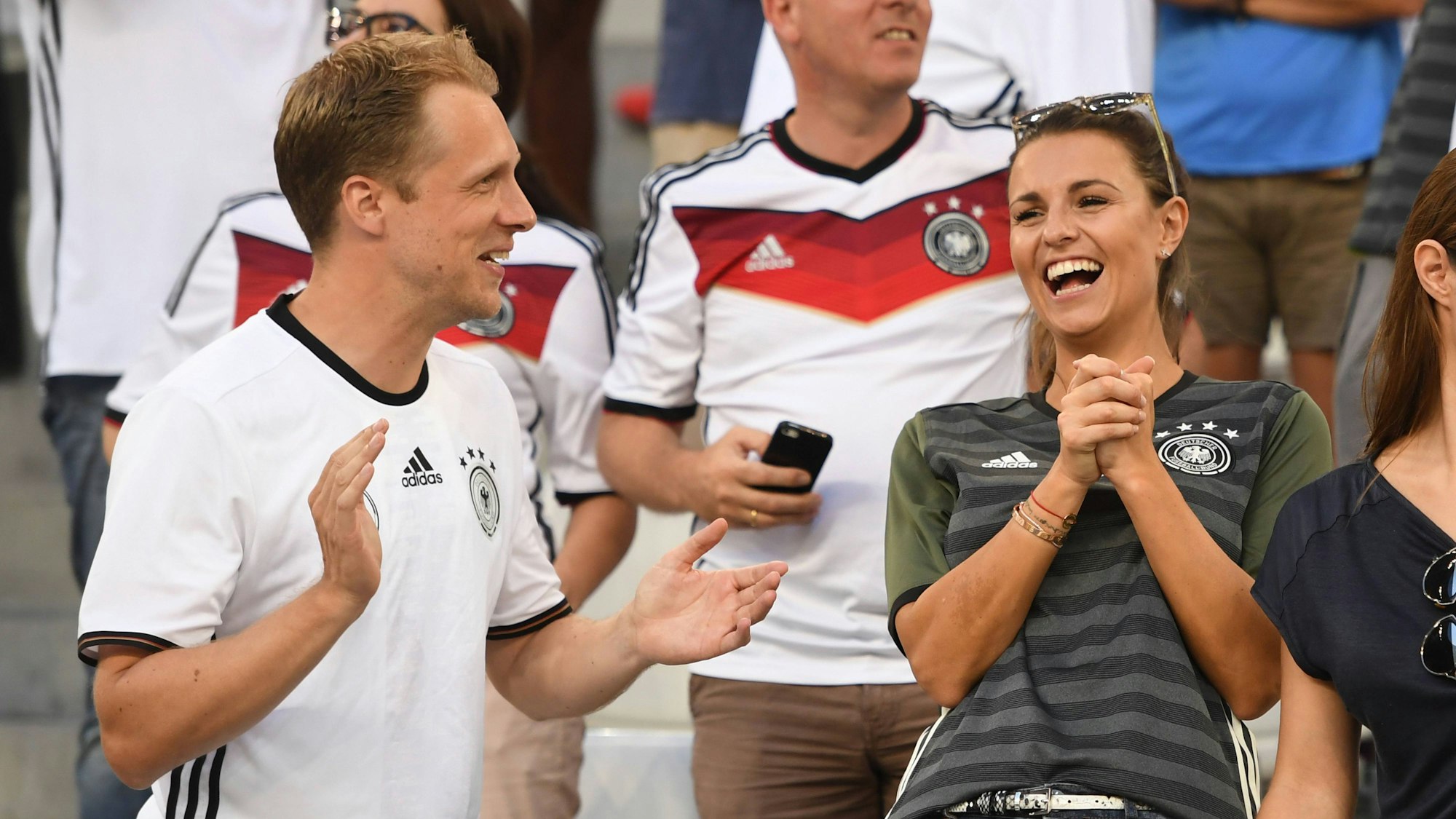 Oliver Pocher und Laura Wontorra 2016 beim EM-Halbfinale zwischen Deutschland und Frankreich in Marseille