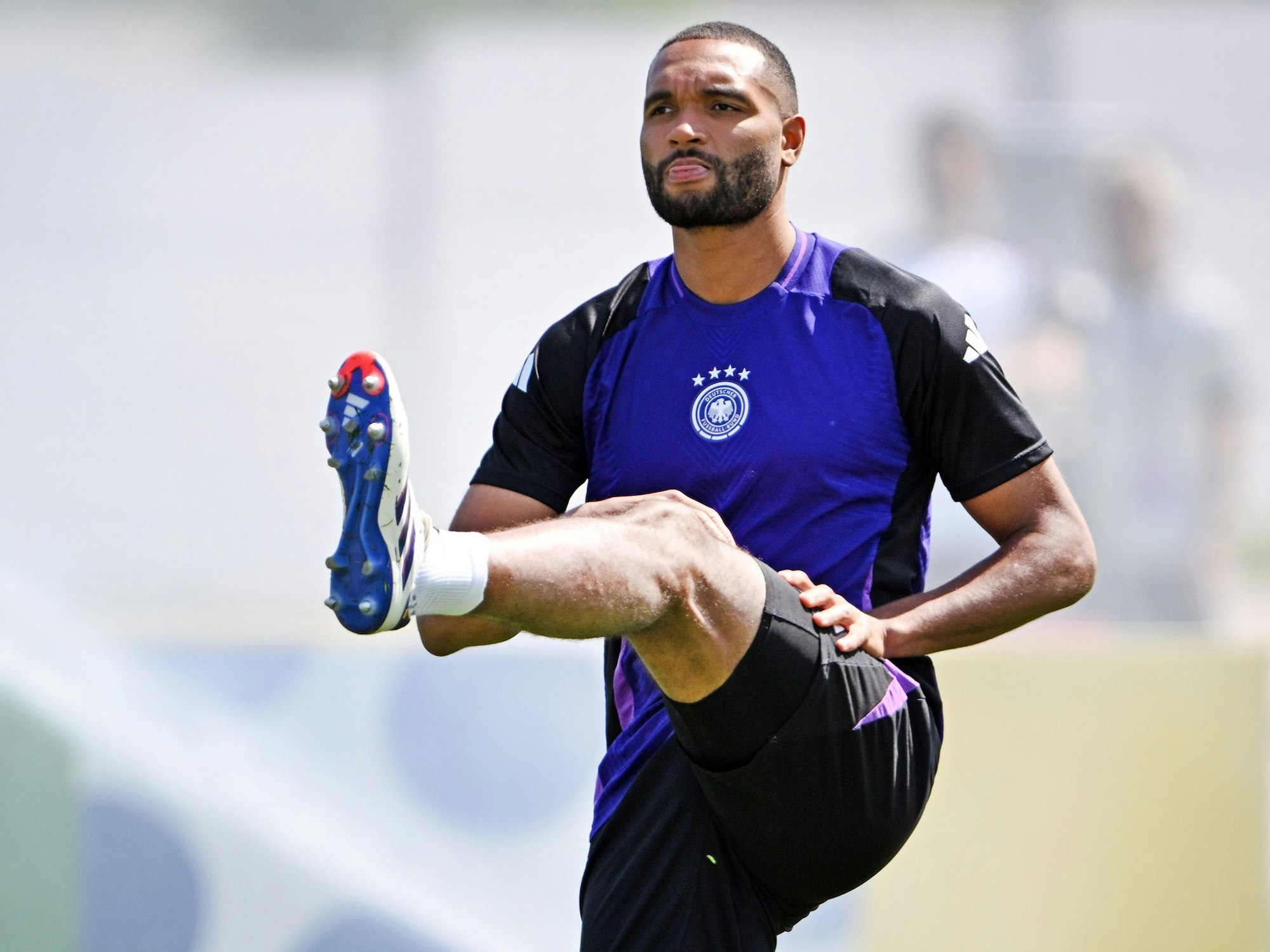 Jonathan Tah in Aktion während des Trainings.
