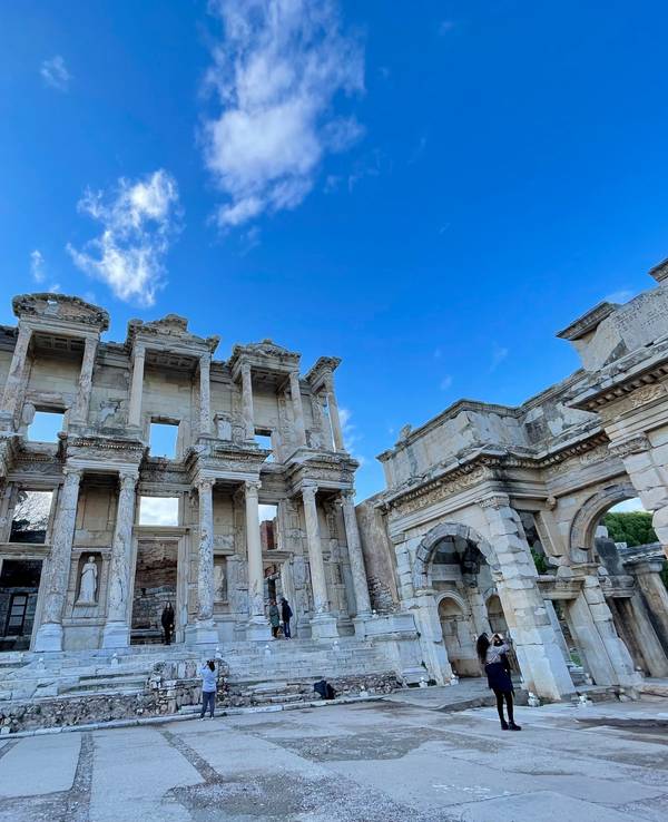 Die antike Celsus-Bibliothek in der türkischen Stadt Ephesus.