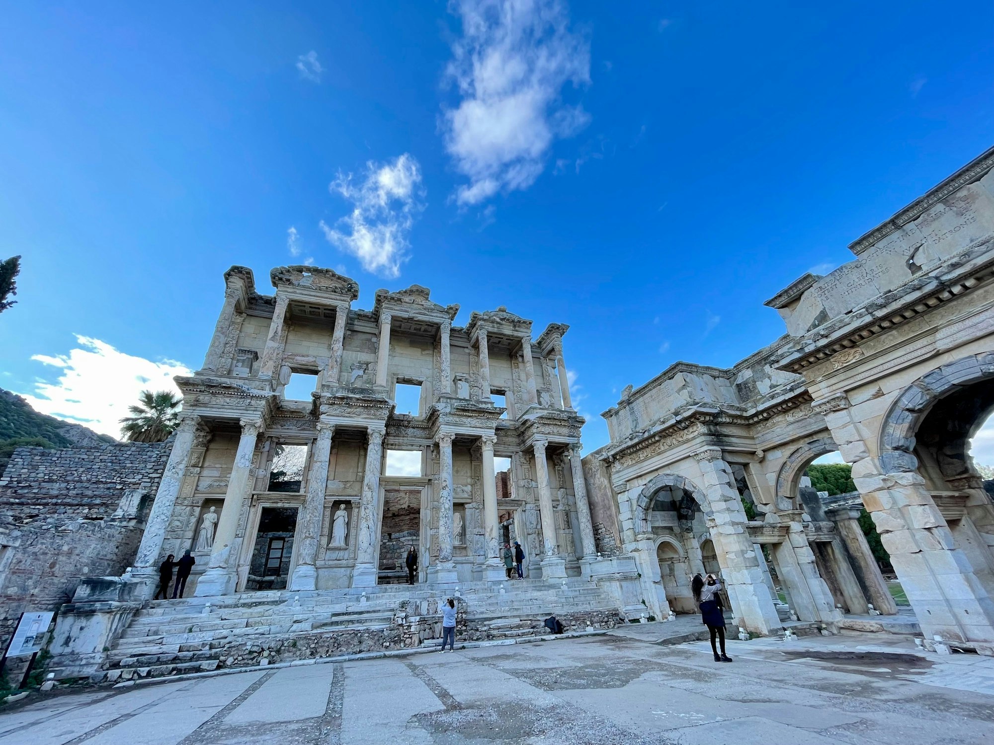 Die antike Celsus-Bibliothek in der türkischen Stadt Ephesus.