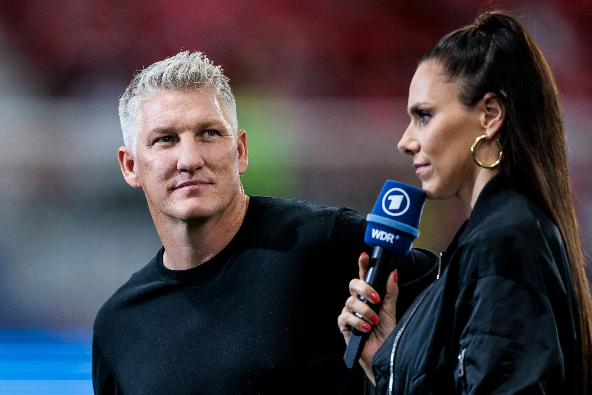 Bastian Schweinsteiger und Esther Sedlaczek vor dem EM-Spiel Schweiz gegen Deutschland.