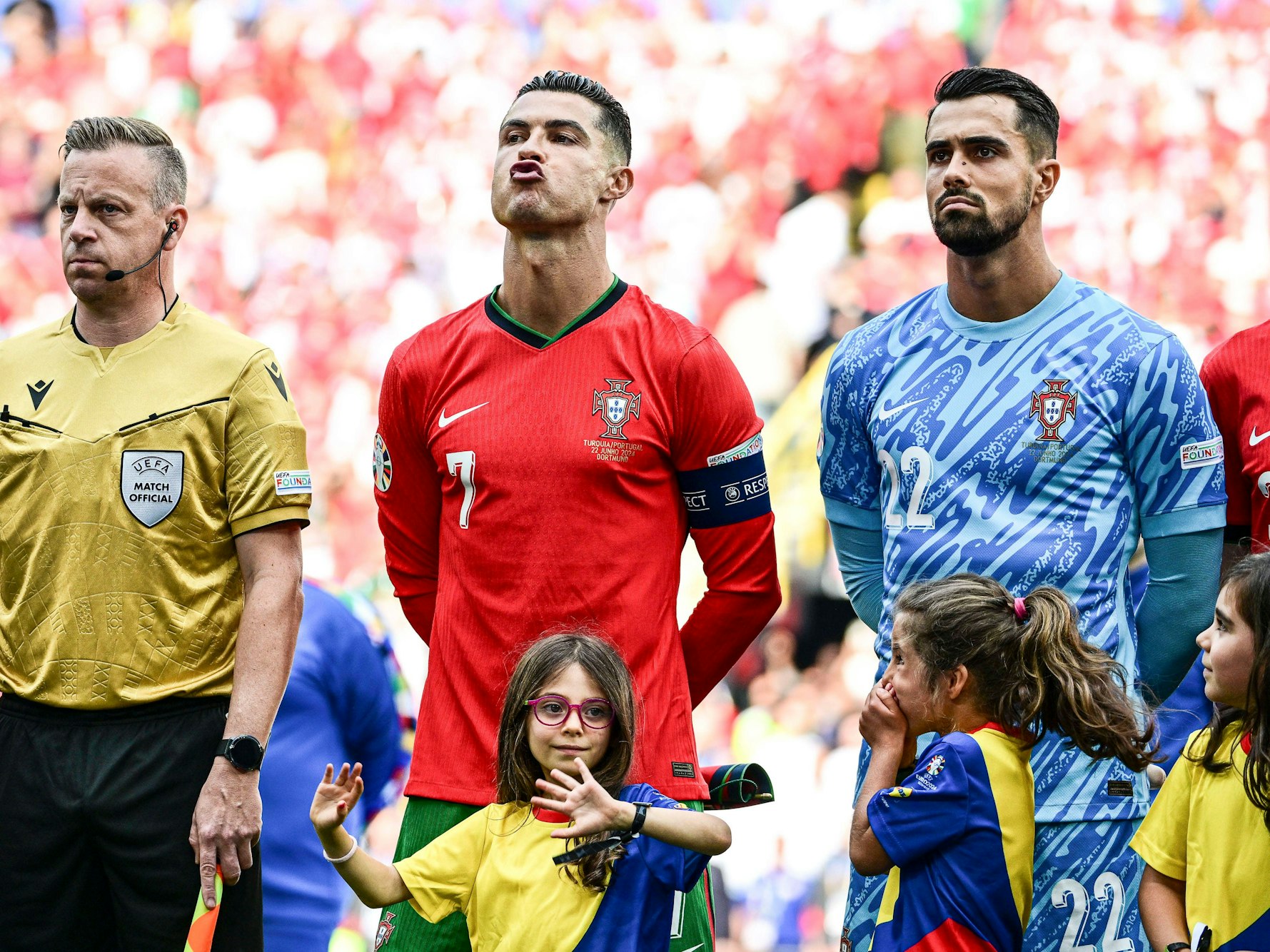 Cristiano Ronaldo begeisterte ein Einlaufmädchen ganz besonders.