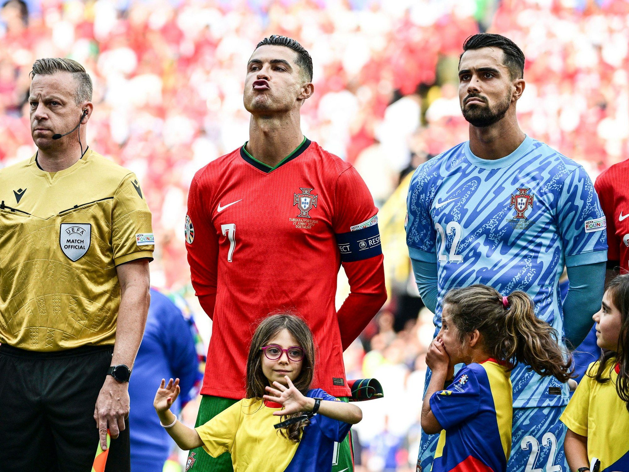 Cristiano Ronaldo begeisterte ein Einlaufmädchen ganz besonders.