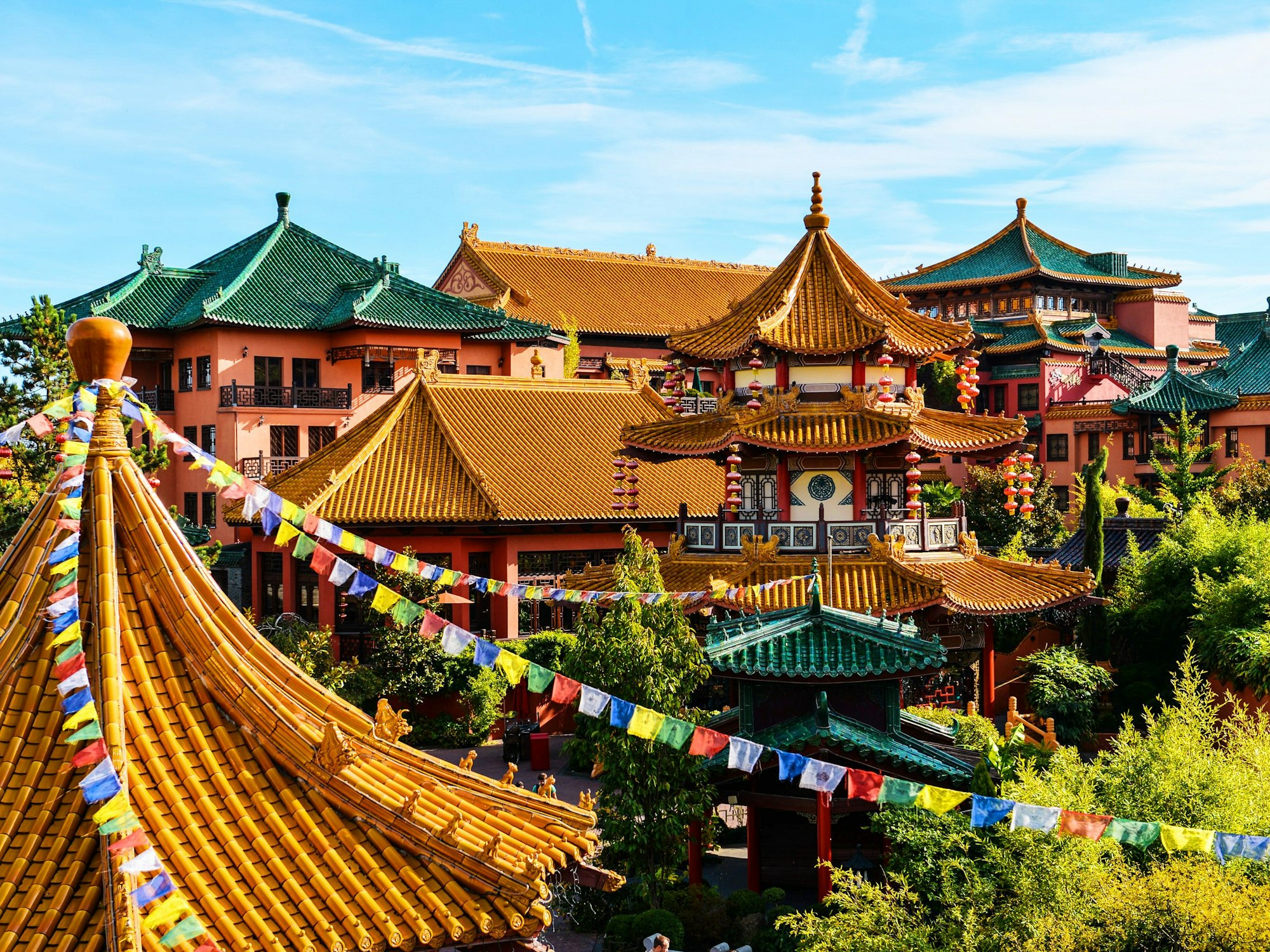 Blicks auf den Themenbereich Chinatown im Phantasialand in Brühl.