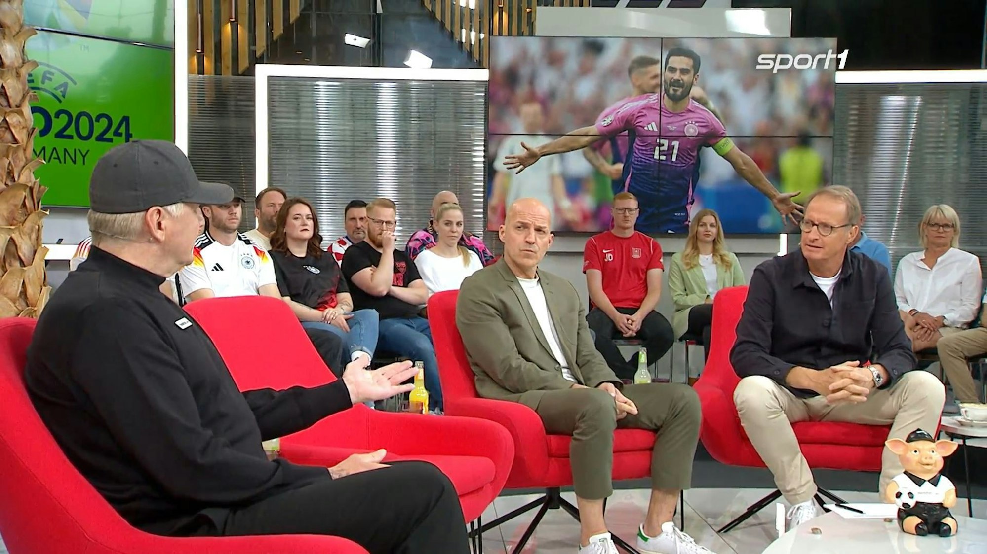 Blick in die Doppelpass-Runde bei Sport1 am Sonntagmorgen.