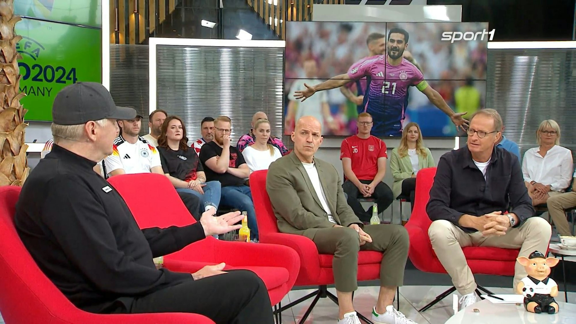 Blick in die Doppelpass-Runde bei Sport1 am Sonntagmorgen.