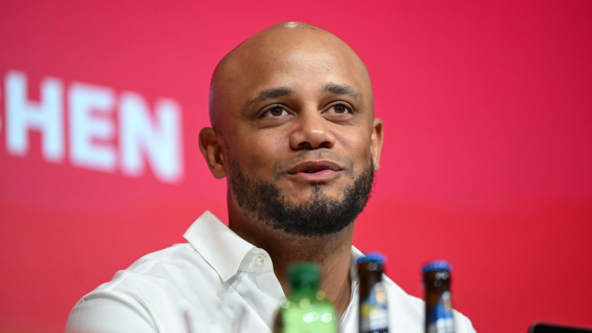 Vincent Kompany wird als neuer Trainer beim FC Bayern vorgestellt.
