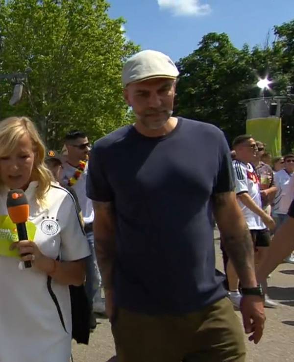 Der Screenshot stammt aus dem ZDF-Fernsehgarten. Er zeigt die Ex-Fußballer Mario Basler (l.) und Markus Babbel (r.) im Gespräch mit Andrea Kiewel (M.). Screenshot am 23. Juni erstellt zum Zwecke der Berichterstattung.