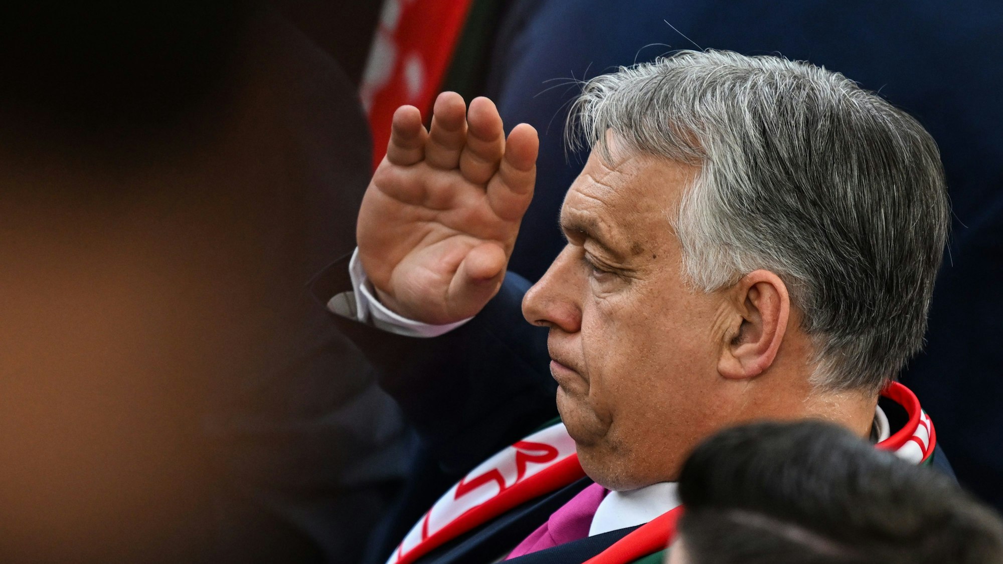 Die Eskorte des ungarischen Präsidenten Viktor Orbán (hier am 19. Juni beim EM-Spiel Deutschland-Ungarn in der Stuttgart-Arena) war in einen schweren Unfall in Stuttgart verwickelt.