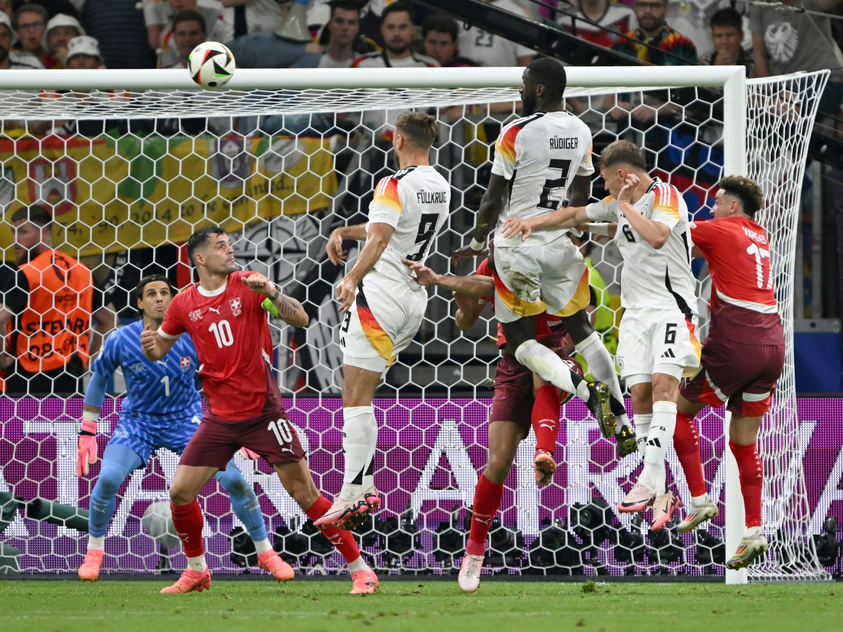 Deutschlands Niclas Füllkrug erzielt das Tor zum 1:1.