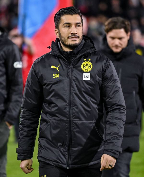 Nuri Sahin mit BVB-Trainingsjacke.