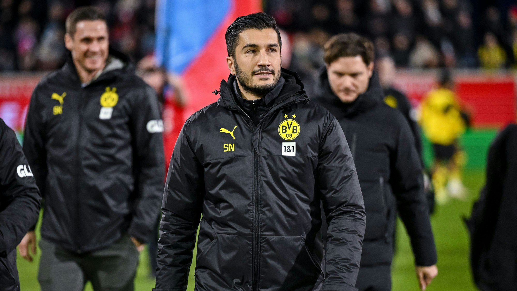 Nuri Sahin mit BVB-Trainingsjacke.