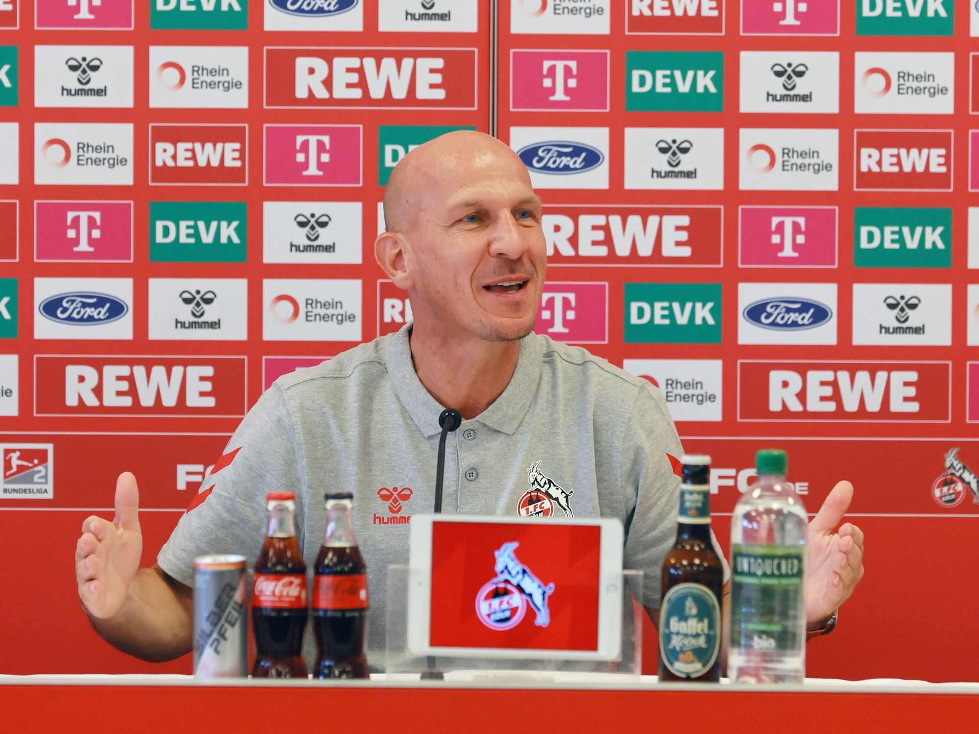 Trainer Gerhard Struber auf seiner ersten Pressekonferenz als Coach des 1. FC Köln am 24. Juni 2024 im Geißbockheim.