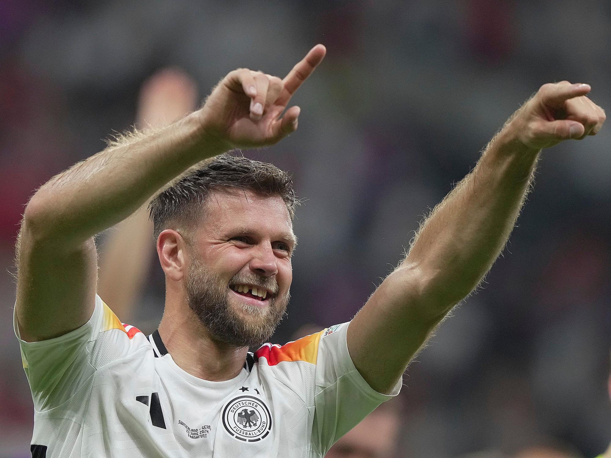 Niclas Füllkrug feiert sein Tor.