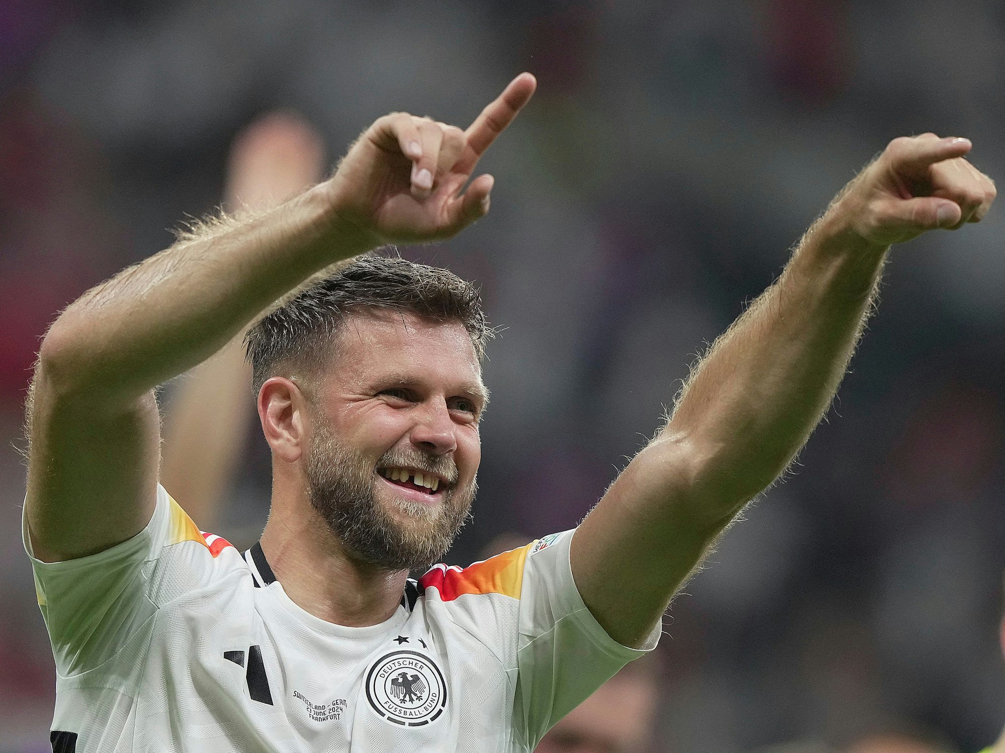 Niclas Füllkrug feiert sein Tor.