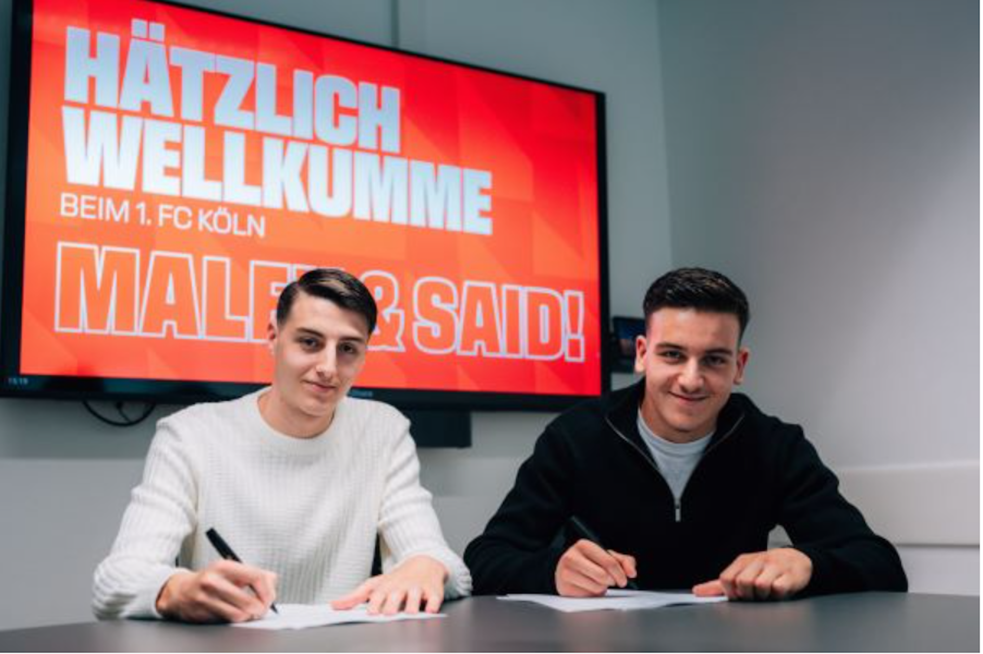 Said und Malek El Mala bei der Vertragsunterzeichnung.