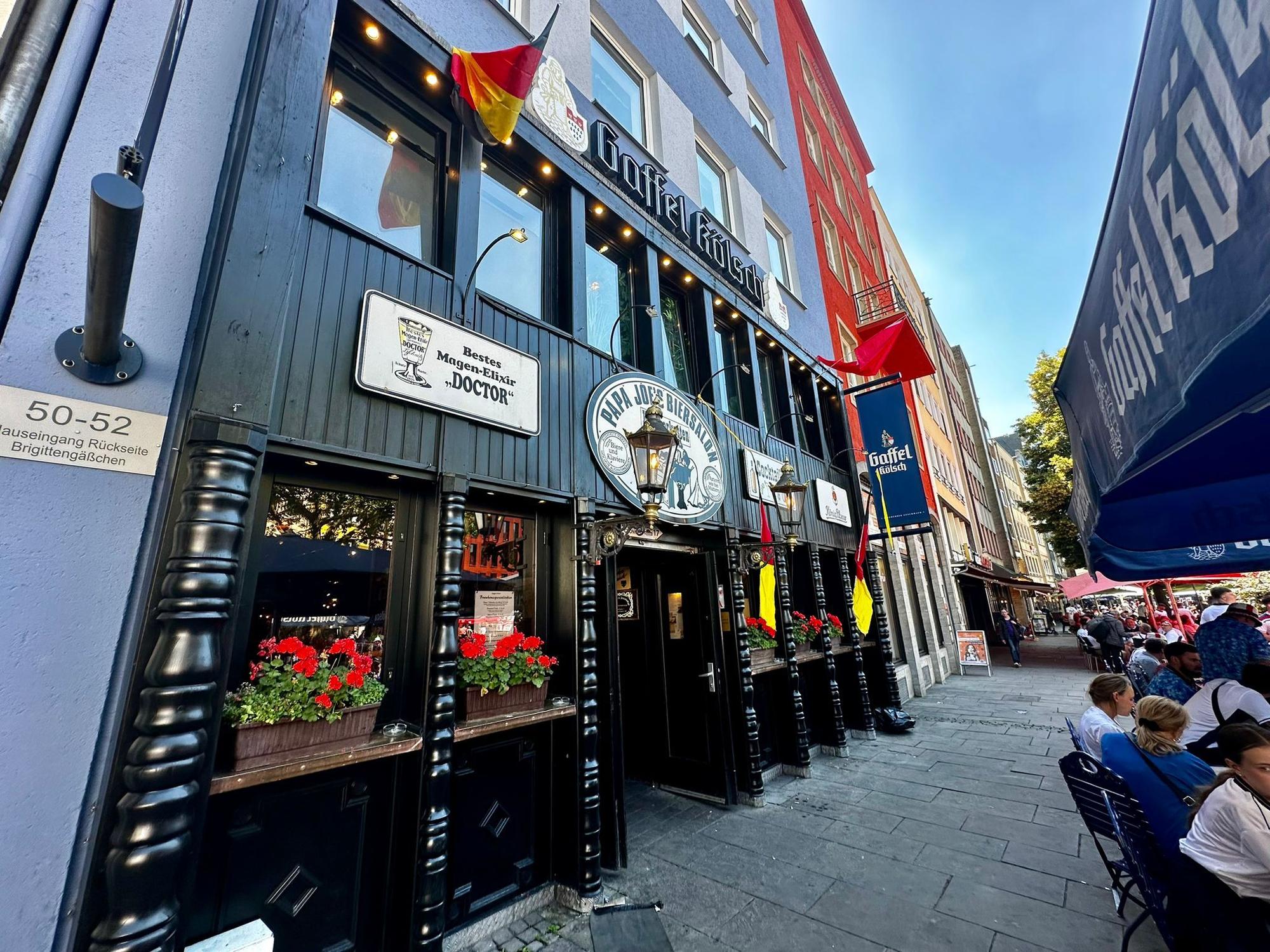 Papa Joes Biersalon von außen.