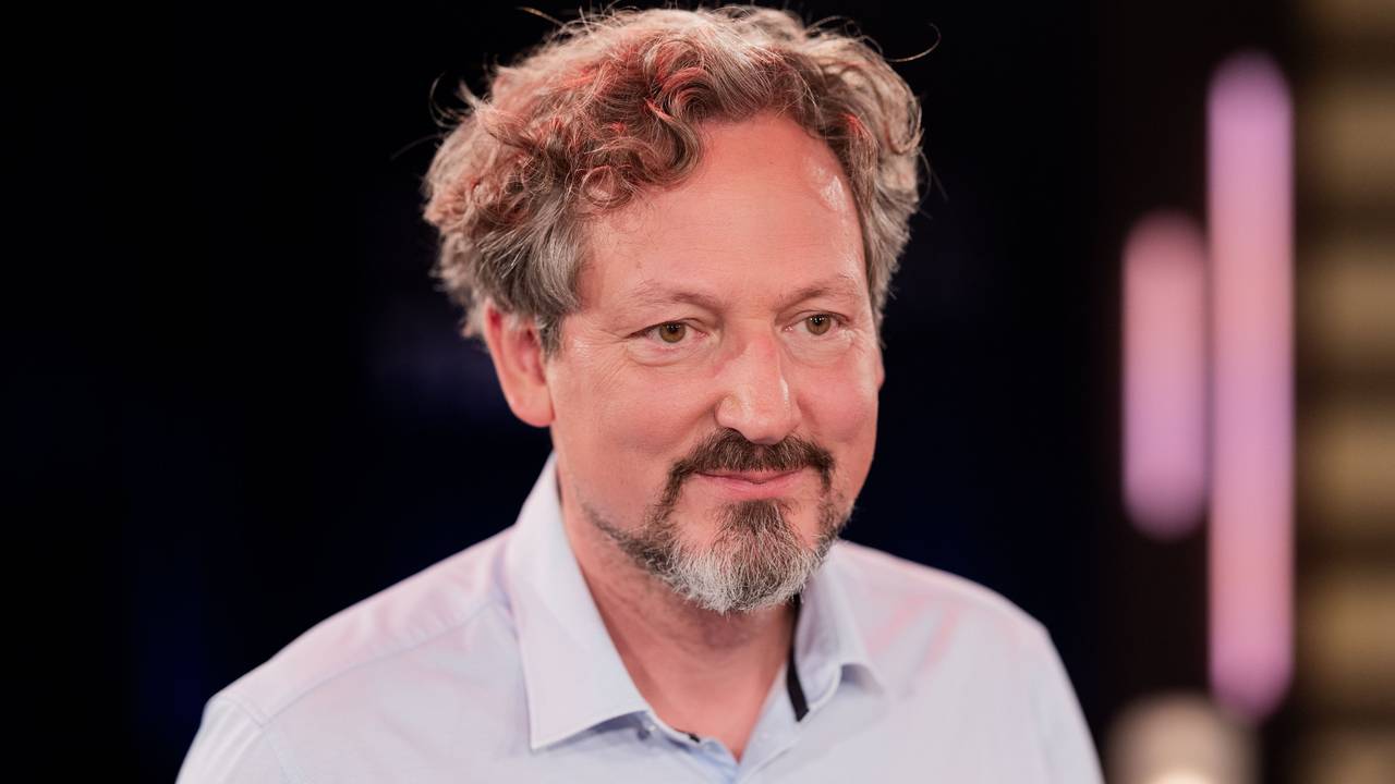 Eckart von Hirschhausen, Moderator, sitzt in den Studios des WDR im Stadtteil Bocklemünd nach der Talkshow „Kölner Treff“.