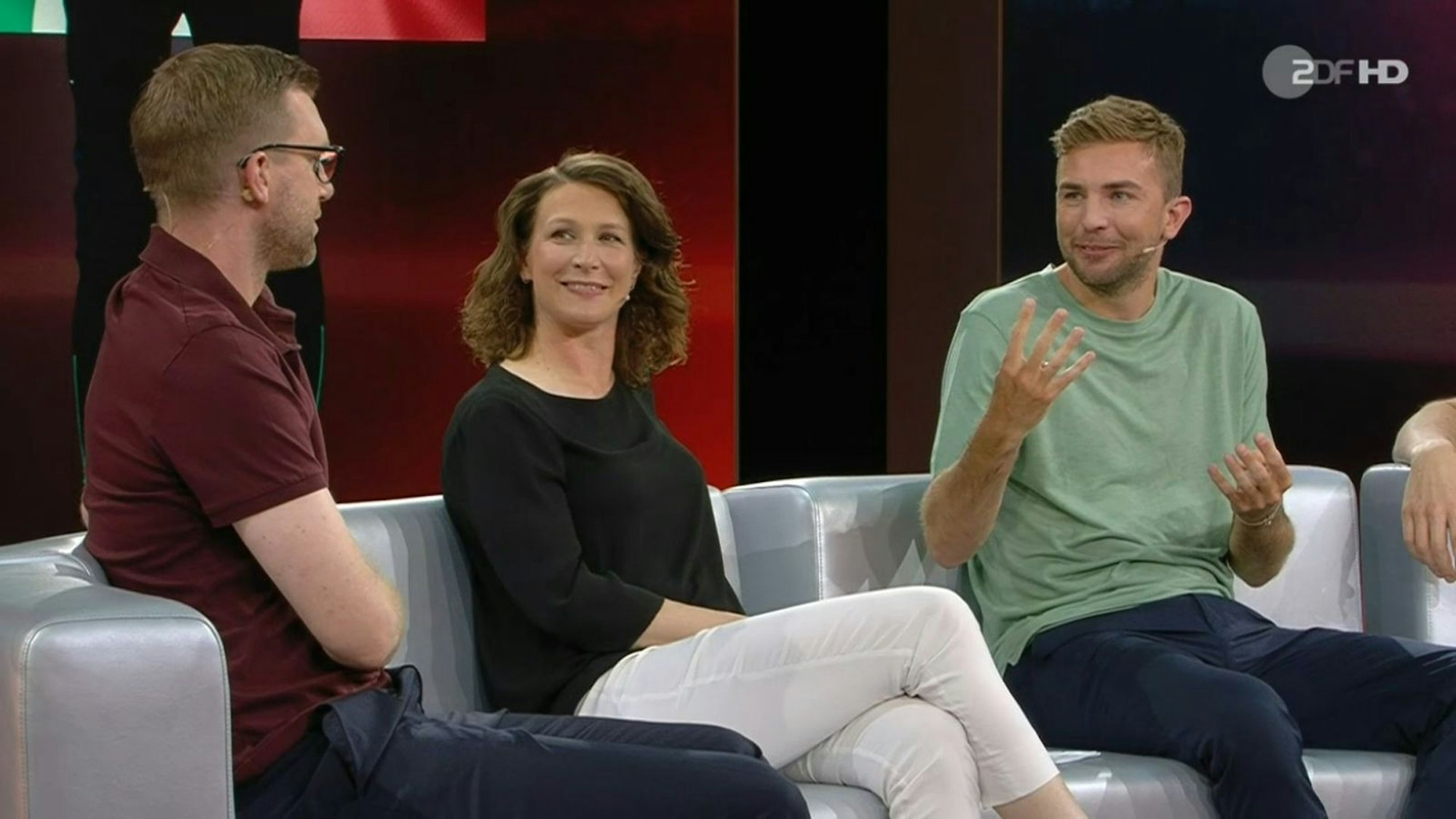 Die Ex-Profis Per Mertesacker (links), Kathrin Lehmann (als Gast) und Christoph Kramer analysierten das Spiel Italien gegen Kroatien. (Bild: ZDF)