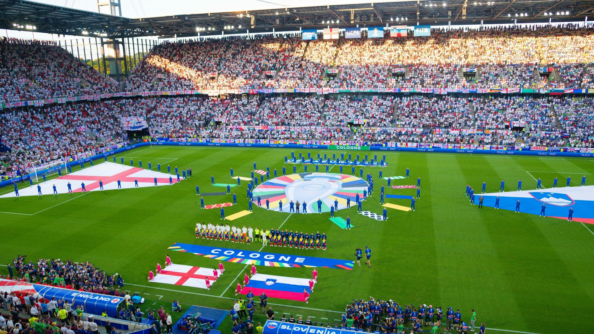 Blick ins Rhein-Energie-Stadion in Köln vor dem Spiel zwischen England und Slowenien bei der EM 2024.