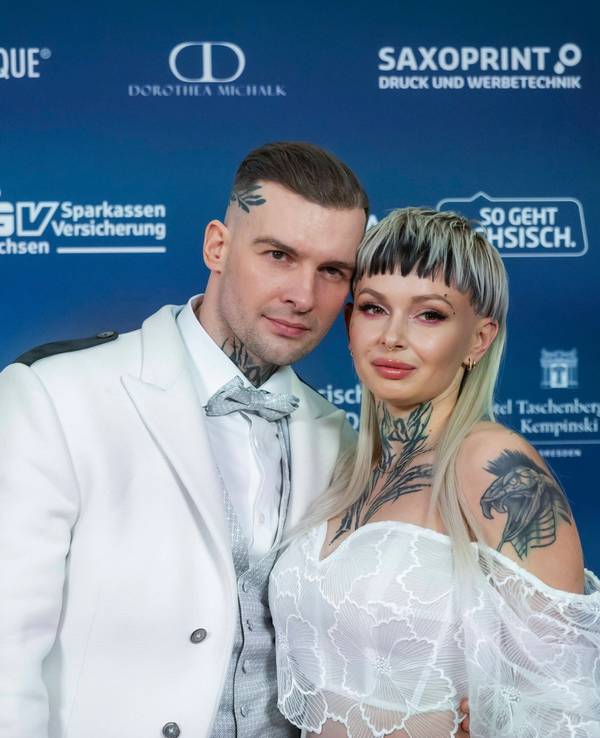 Ein Paar mit Ecken und Kanten: Eric und Edith Stehfest, hier beim Semperopernball 2024 in Dresden, nahmen gemeinsam am Sommer-Dschungelcamp von RTL teil.