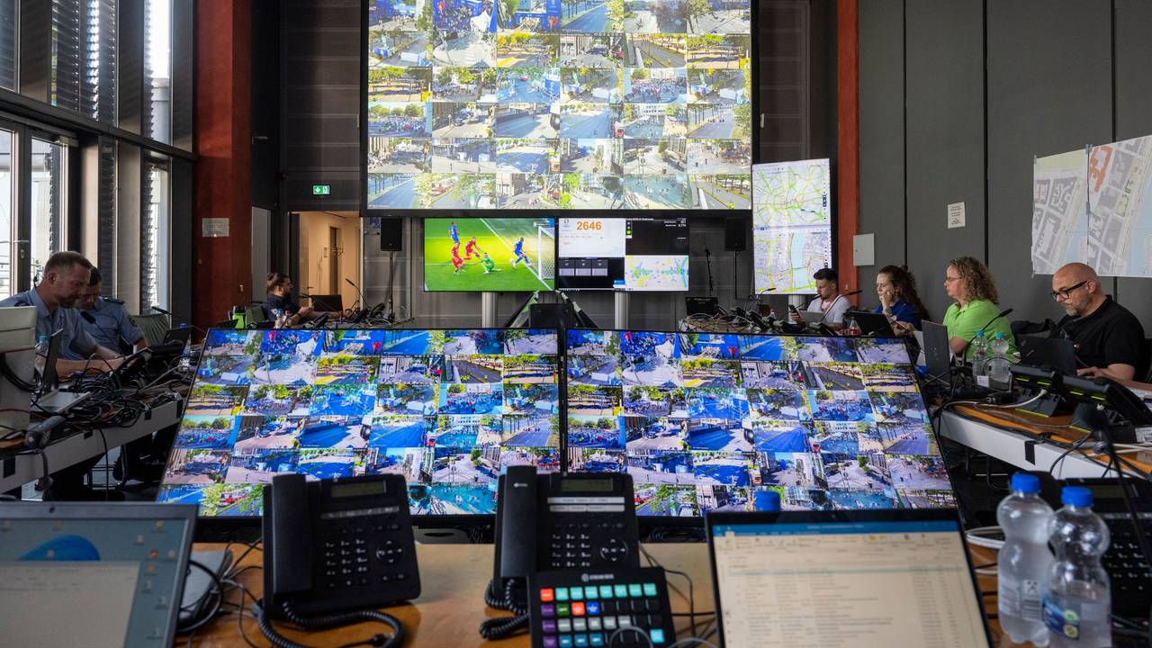 Blick in das Host City Operation Centre (HCOC) in Köln.