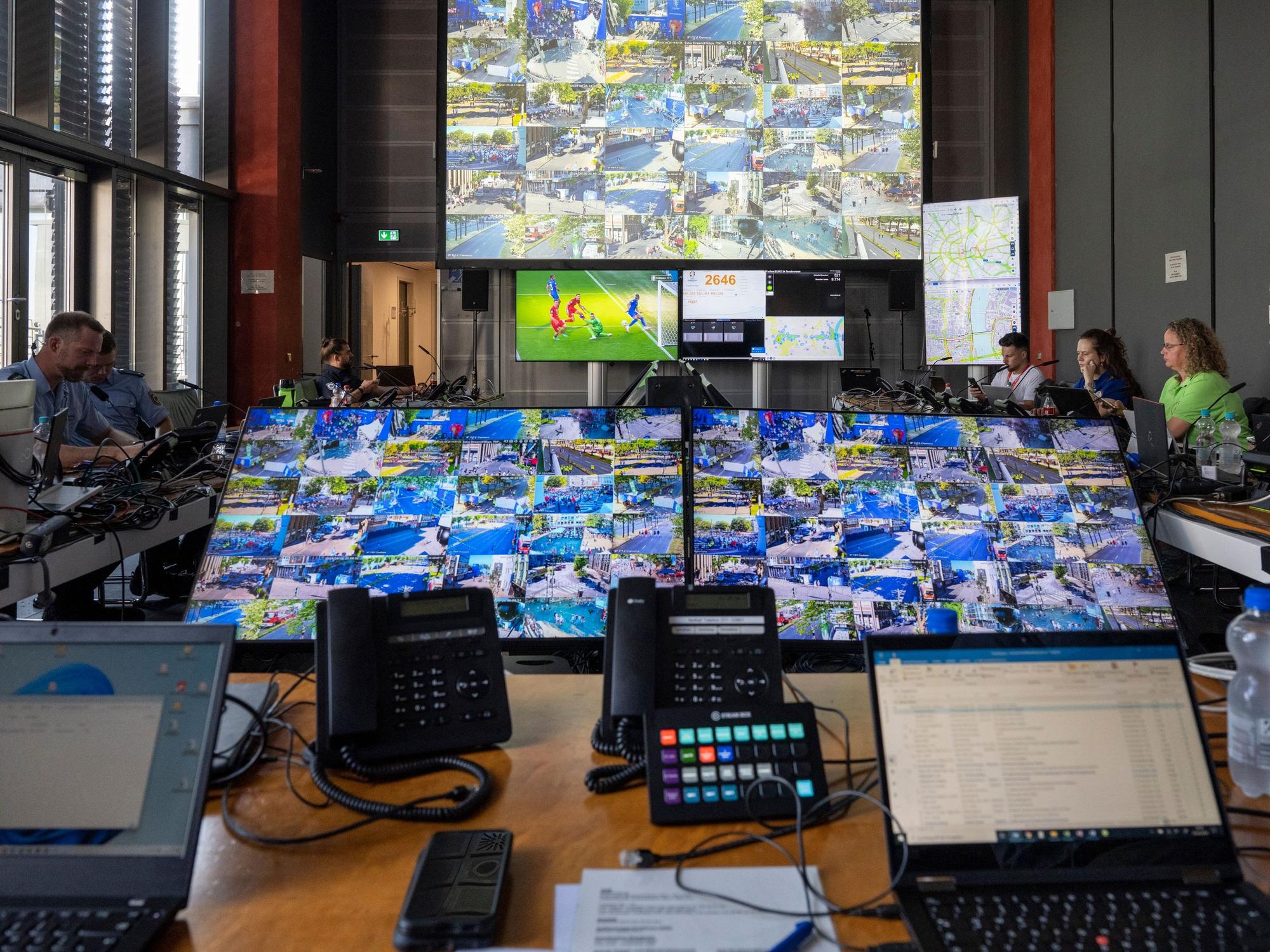 Blick in das Host City Operation Centre (HCOC) in Köln.