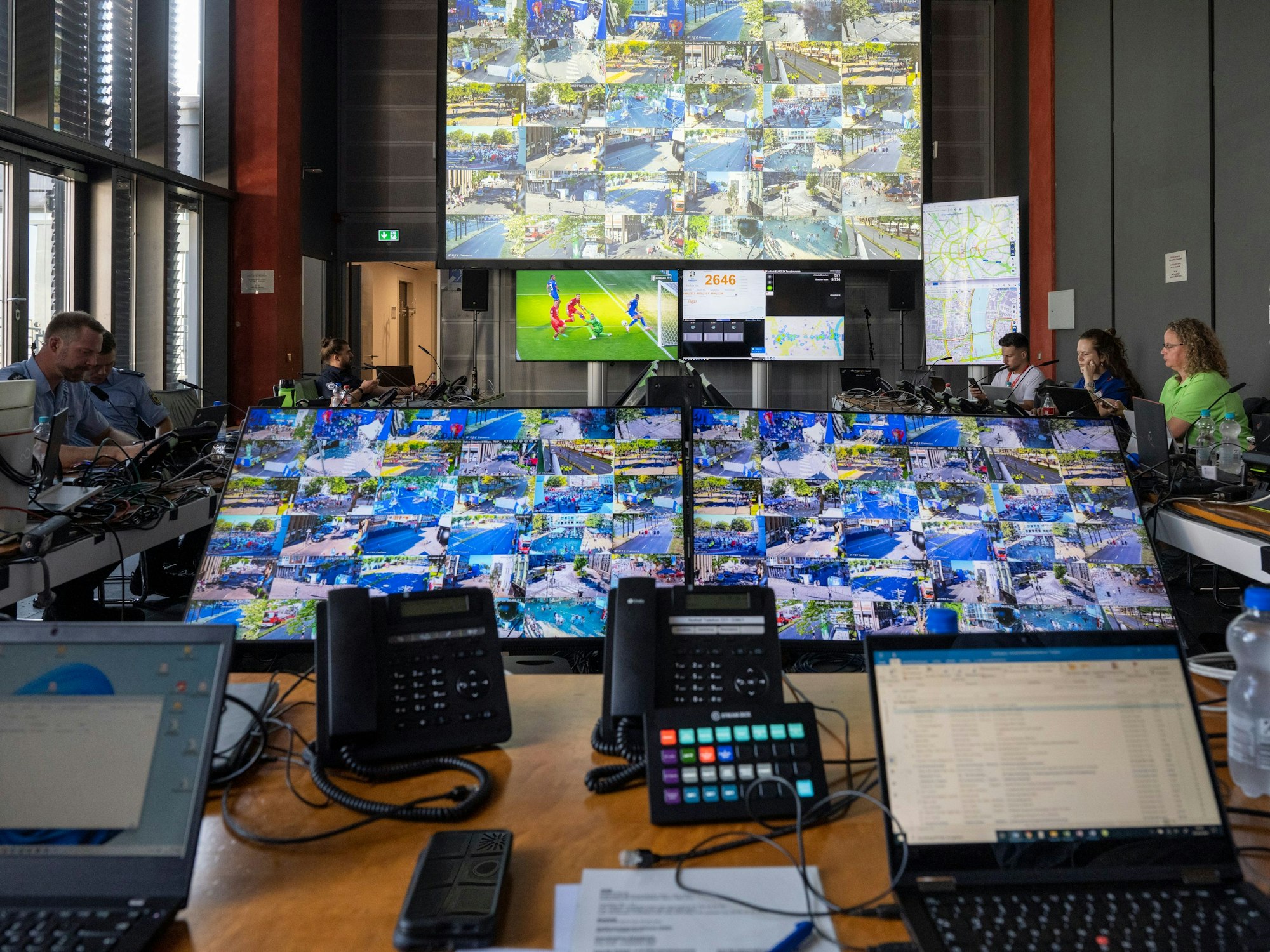 Blick in das Host City Operation Centre (HCOC) in Köln.