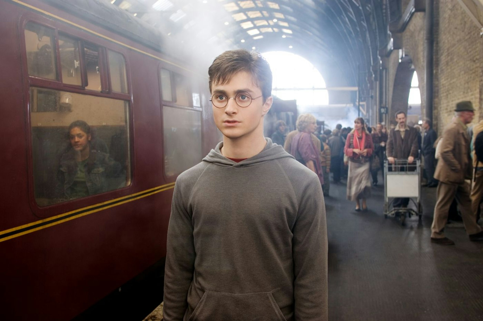 Harry Potter könnte bald in Serienform zurück in die Wohnzimmer kommen. Das Foto zeigt Potter (gespielt von Daniel Radcliffe) in „Harry Potter und der Orden des Phoenix“ (2000).