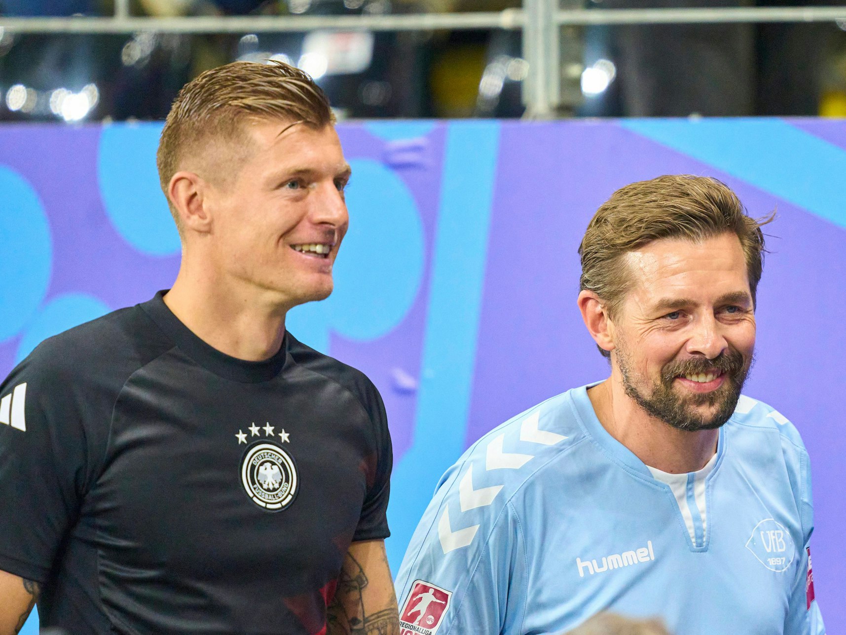 Toni Kroos mit Klaas Heufer-Umlauf.